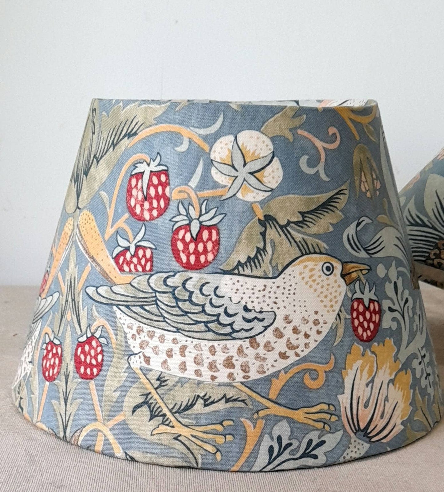 William Morris Strawberry Thief Lampshade 35 cm taper